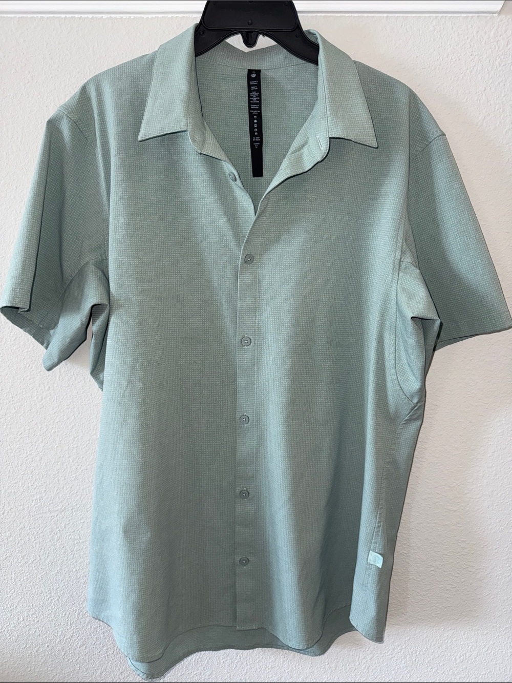 Lululemon Men’s Short Sleeve Button-Down Shirt